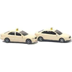    Busch 8341 Taxi Set (Audi A4/Mercedes C Class) Toys & Games