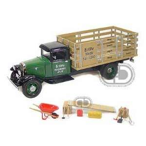  1934 Ford BB 157 Stake Bed Truck 1/24 Green: Toys & Games