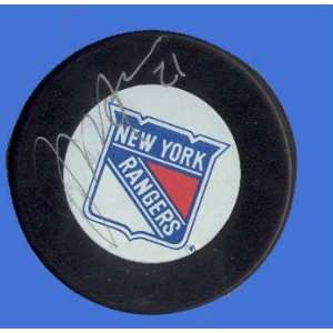  Jarri Kurri Autographed Hockey Puck: Sports & Outdoors
