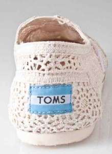 NWT Toms Natural Off White Crochet Canvas Shoes 7  
