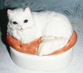 1989 Ceramic Musical Cat Plays Bianka  