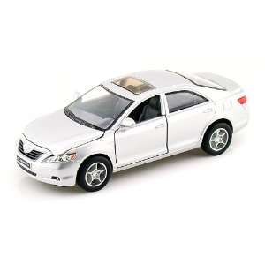  Toyota Camry 1/32 Silver: Toys & Games