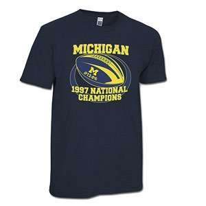  Michigan Wolverines NCAA 1997 Short Sleeve T Shirt: Sports 