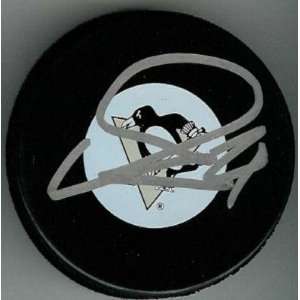   PENGUINS Puck 2009 CUP   Autographed NHL Pucks: Sports & Outdoors