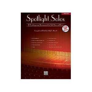  Spotlight Solos Low Voice (Book and CD): Musical 