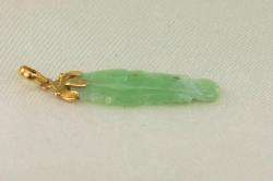 VINTAGE CHINESE CARVED APPLE JADE LUCKY FISH PENDANT 14K GOLD  