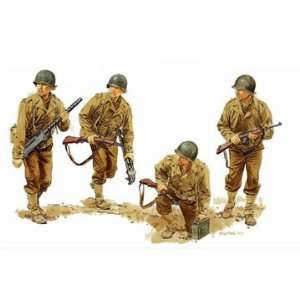  1/35 US Armored Infantry, (4) Toys & Games