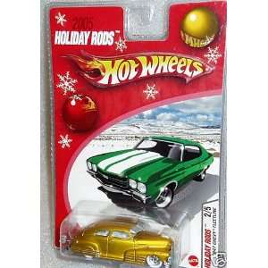    2005 Holiday Rods #2/5 1947 Chevy Fleetline Gold Toys & Games