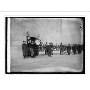Historic Print (L) [Wreaths at base of Washington Monument, 1924]