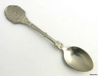 This vintage spoon features a depiction of the famous fountain with 