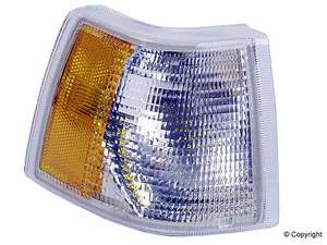 VOLVO FRONT TURN SIGNAL LIGHT ASSEMBLY 6817774  