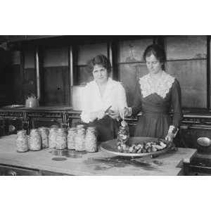  early 1900s photo Margaret Warren & Margaret Mason